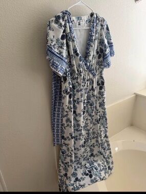 Chicos tie waist Blue Floral V-Neck Dress